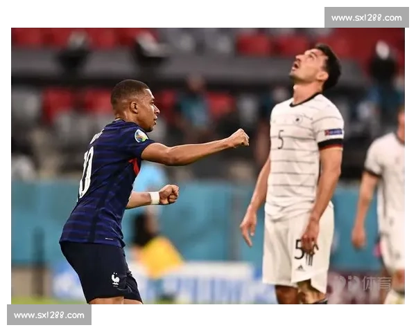 姆巴佩 9 场 12 球虐巴萨：本世纪第三，效率碾压 C 罗本泽马